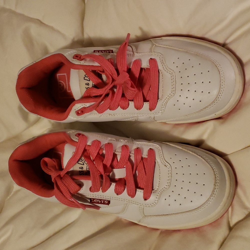 $15 or 2/$20! Levi’s White & Pink Sneakers Girls Youth Size 4.5/Womens size 6.5